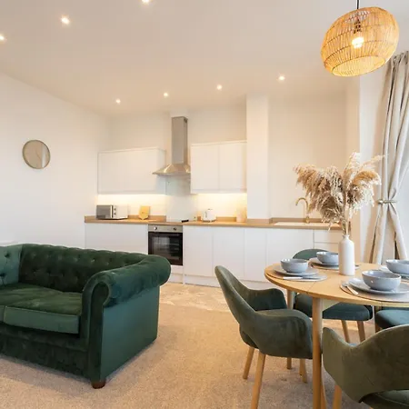 4, King's Court Apartment Scarborough