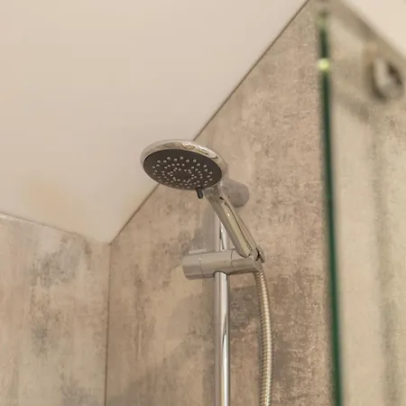 Apartament 4, King's Court *